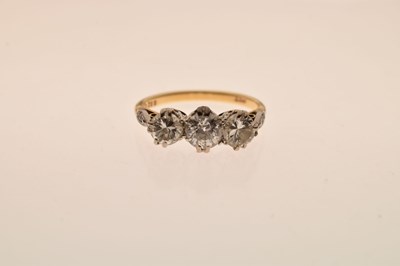 Lot 7 - 18ct yellow gold three-stone diamond ring