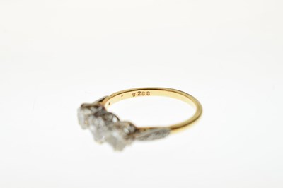 Lot 7 - 18ct yellow gold three-stone diamond ring
