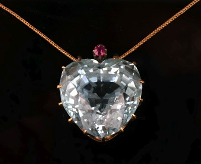 Lot 38 - Large heart shaped aquamarine