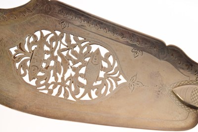 Lot 103 - George IV silver fiddle pattern fish slice