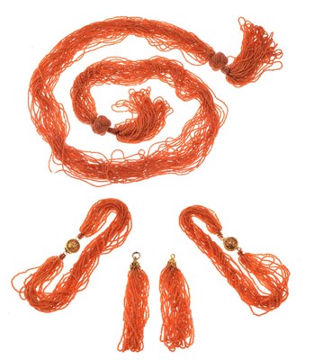 Lot 52 - Set of coral bead jewellery