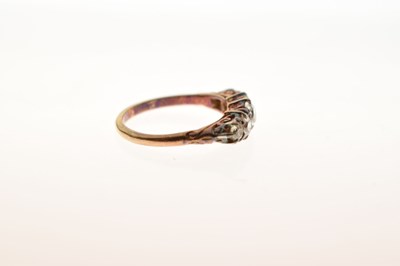 Lot 8 - Late 19th century diamond yellow metal ring, five graduated old cut diamonds