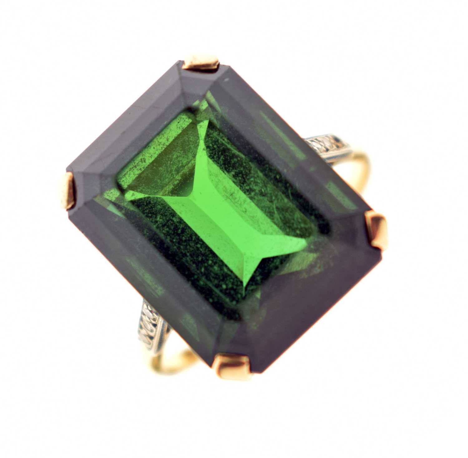 Lot 17 - Green tourmaline and diamond 18ct yellow gold and platinum set ring
