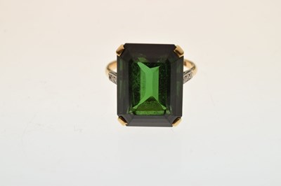 Lot 17 - Green tourmaline and diamond 18ct yellow gold and platinum set ring