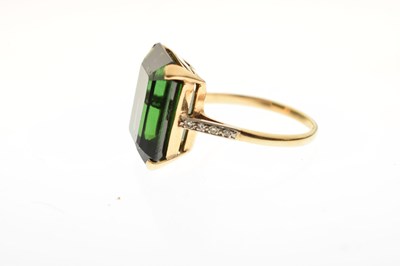 Lot 17 - Green tourmaline and diamond 18ct yellow gold and platinum set ring