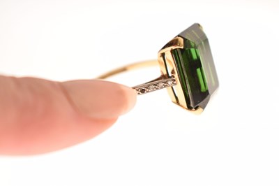 Lot 17 - Green tourmaline and diamond 18ct yellow gold and platinum set ring