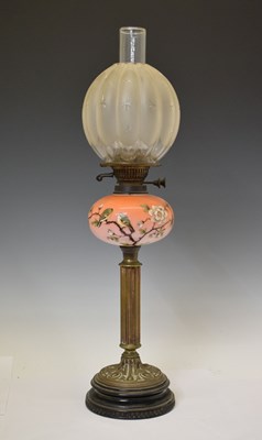 Lot 282 - Victorian oil lamp with pink glass reservoir with Aesthetic style painted birds