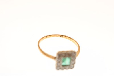 Lot 19 - Early 20th century emerald and diamond yellow gold and platinum set cluster ring