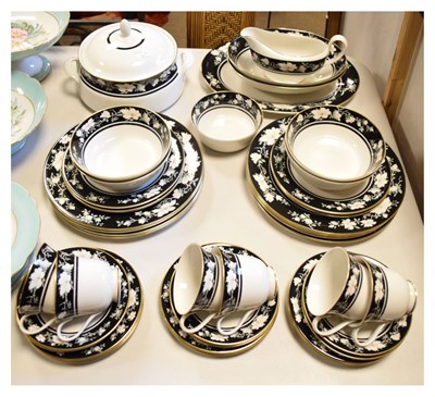 Lot 774 - Royal Doulton Vogue Collection 'Intrigue' part tea and dinner service