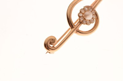 Lot 40 - 9ct gold treble clef brooch