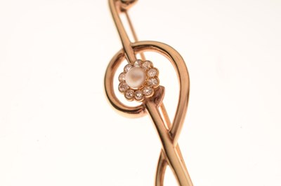 Lot 40 - 9ct gold treble clef brooch