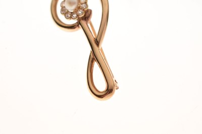 Lot 40 - 9ct gold treble clef brooch