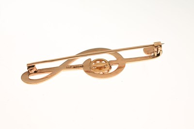 Lot 40 - 9ct gold treble clef brooch
