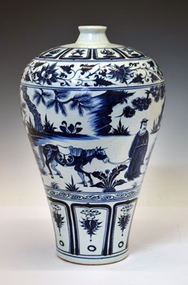 Lot 564 - Large Chinese blue and white porcelain meiping vase