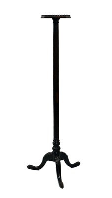 Lot 582 - Mahogany torchere