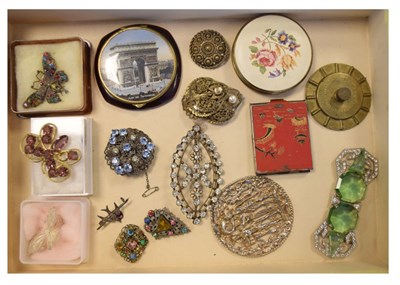 Lot 95 - Group of assorted costume jewellery and evening bags