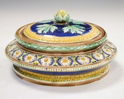 Lot 461 - Wedgwood majolica nut bowl or dish, with cover