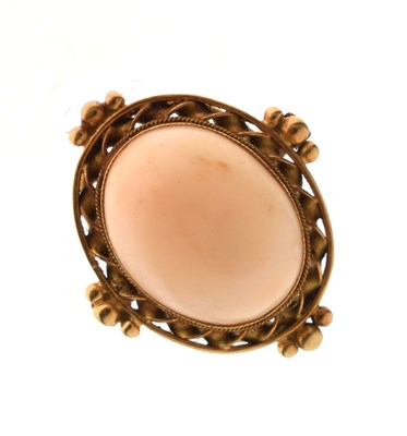 Lot 47 - Coral cabochon 18ct gold ring