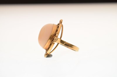 Lot 47 - Coral cabochon 18ct gold ring