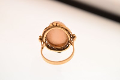 Lot 47 - Coral cabochon 18ct gold ring