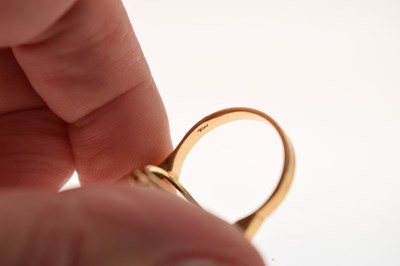 Lot 47 - Coral cabochon 18ct gold ring