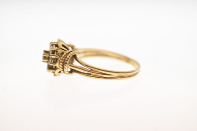 Lot 8 - Diamond cluster ring