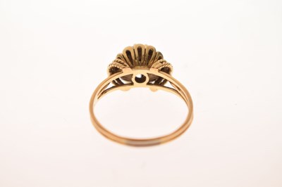 Lot 8 - Diamond cluster ring