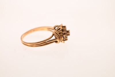 Lot 8 - Diamond cluster ring