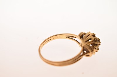 Lot 8 - Diamond cluster ring