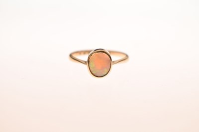 Lot 34 - Opal cabochon ring