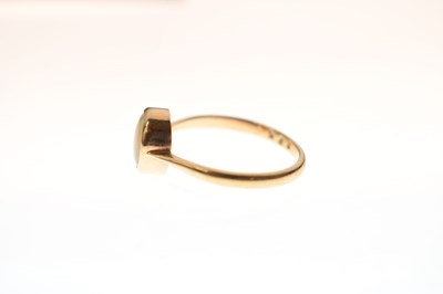 Lot 34 - Opal cabochon ring