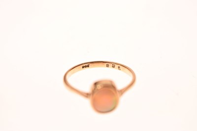 Lot 34 - Opal cabochon ring