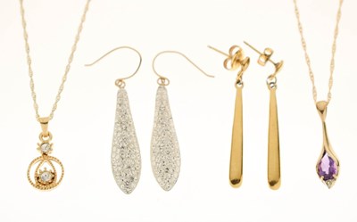 Lot 135 - Small group of yellow metal jewellery, some stamped '375'