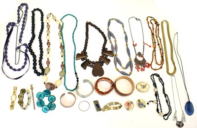 Lot 144 - Assorted costume jewellery
