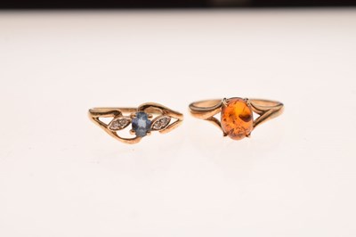 Lot 82 - Amber 9ct gold ring and an alexandrite and diamond 9ct gold dress ring