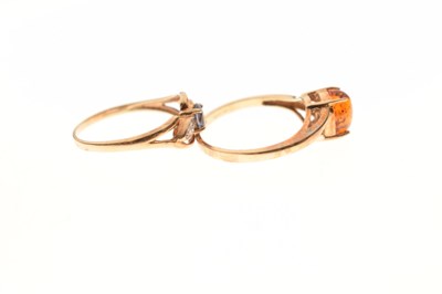 Lot 82 - Amber 9ct gold ring and an alexandrite and diamond 9ct gold dress ring