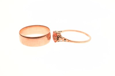 Lot 76 - Early 20th century orange-coloured sapphire rose gold ring