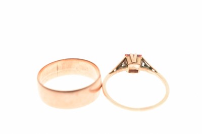 Lot 76 - Early 20th century orange-coloured sapphire rose gold ring