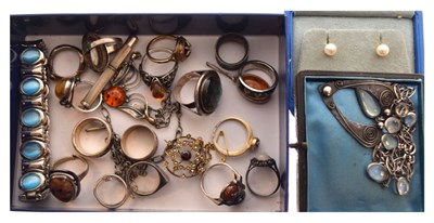 Lot 103 - Various costume jewellery