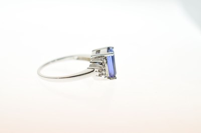Lot 15 - Tanzanite and diamond 18ct white gold ring