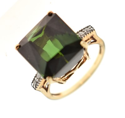Lot 58 - 9ct gold, green tourmaline (12ct) and diamond ring