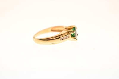 Lot 60 - 18ct gold, Kenyan Tsavorite (0.9ct) and diamond ring