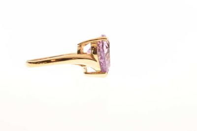 Lot 89 - Three heart-shaped 9ct gold rings
