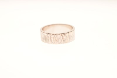 Lot 95 - 18ct white gold wedding band