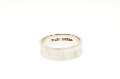 Lot 95 - 18ct white gold wedding band