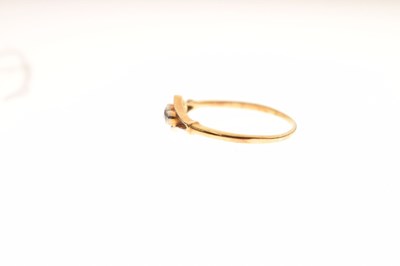 Lot 18 - Three-stone diamond ring