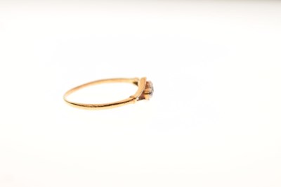 Lot 18 - Three-stone diamond ring