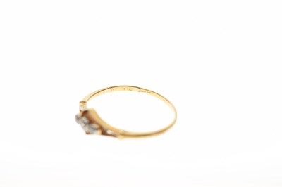 Lot 18 - Three-stone diamond ring