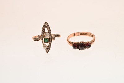 Lot 79 - Emerald, pearl and diamond marquise-shaped yellow and white metal ring