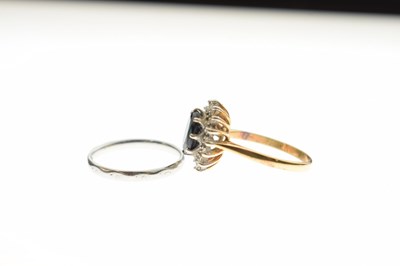Lot 78 - Sapphire and diamond cluster 18ct gold ring